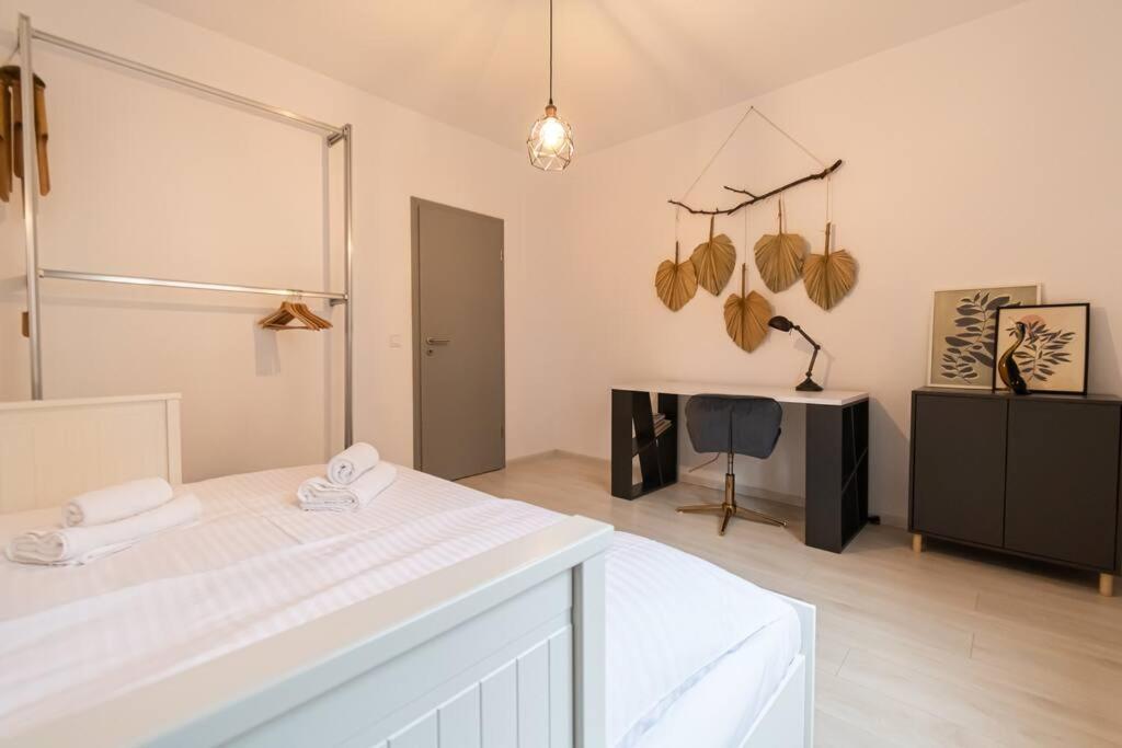 Arte - 2 Bedroom Apartment Near Coresi Mall With Free Parking Braşov Eksteriør billede