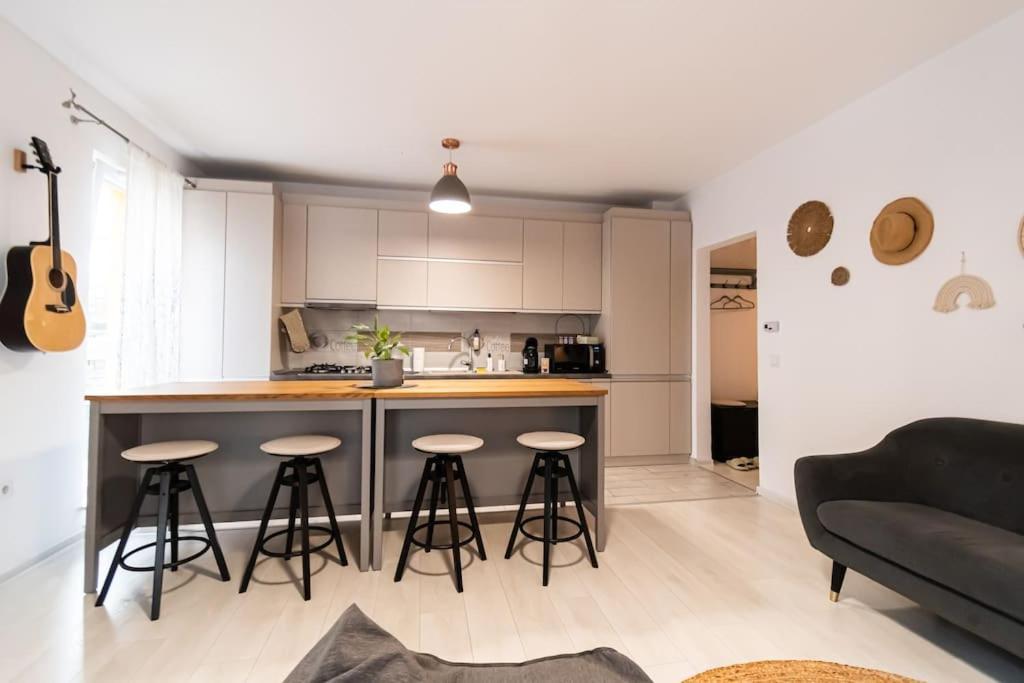Arte - 2 Bedroom Apartment Near Coresi Mall With Free Parking Braşov Eksteriør billede