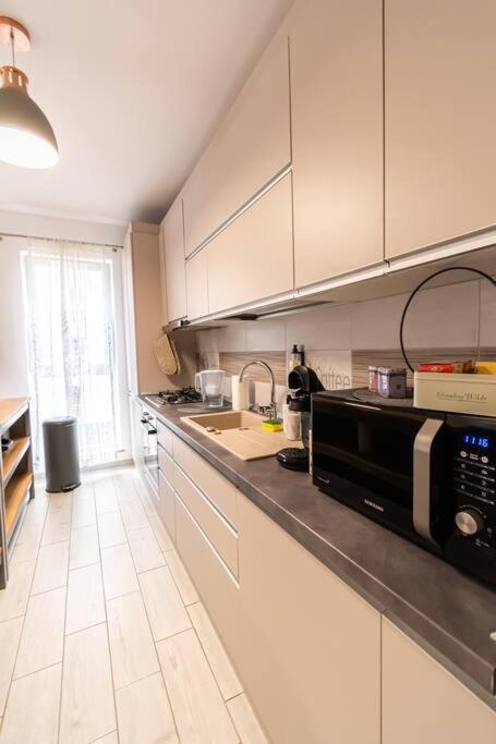 Arte - 2 Bedroom Apartment Near Coresi Mall With Free Parking Braşov Eksteriør billede