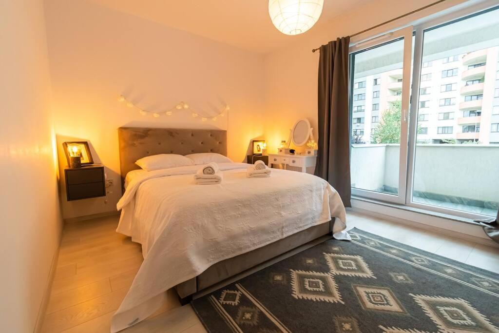 Arte - 2 Bedroom Apartment Near Coresi Mall With Free Parking Braşov Eksteriør billede